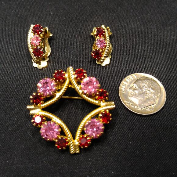 Vintage Red Pink Rhinestone Brooch Earrings Set, Gold Plated - Picture 10 of 10